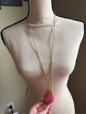 Lilly Pulitzer NWT Gold Chain Necklace with Pink Teardrop Pendant with lilly bag